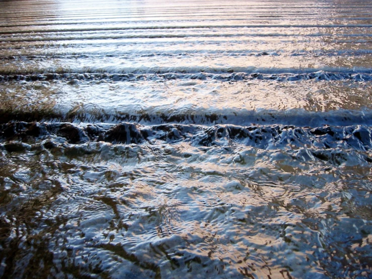 the view of waves coming in from the ocean