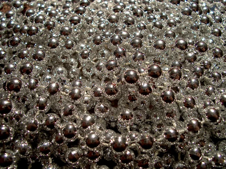 a close up image of many balls of pearls