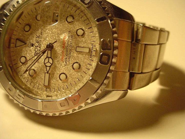 an image of a watch with its hands resting on the counter