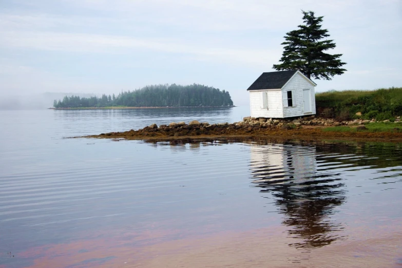 a house on the edge of the lake