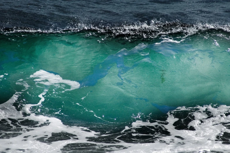 an image of waves in the ocean going crazy