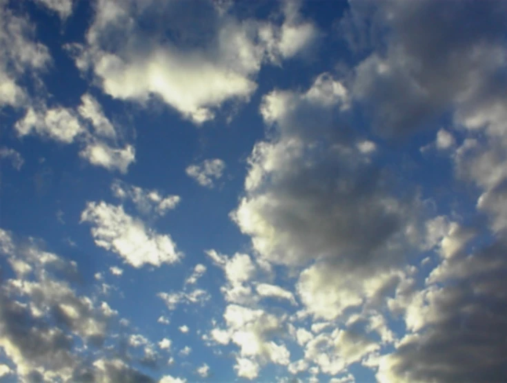 some blue and white clouds are in the air