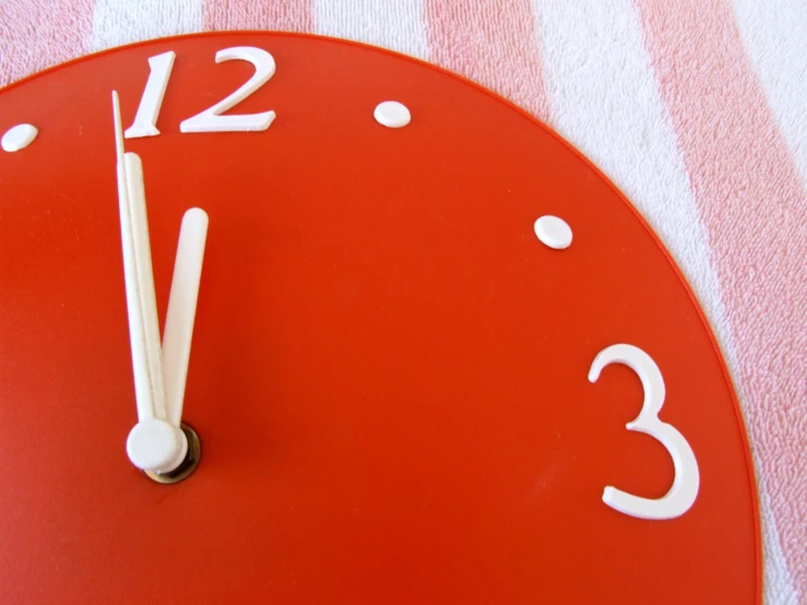 a red clock with two white numbers on it