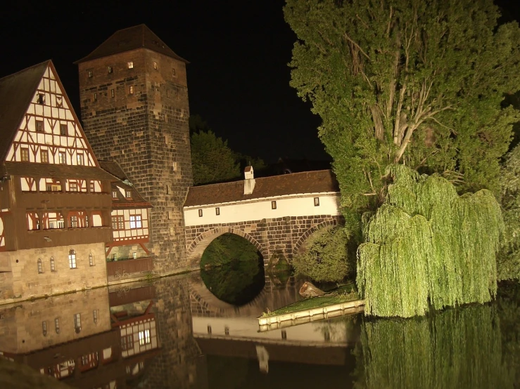 the buildings are on the edge of the water