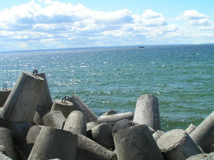 there are large rocks piled up near the ocean