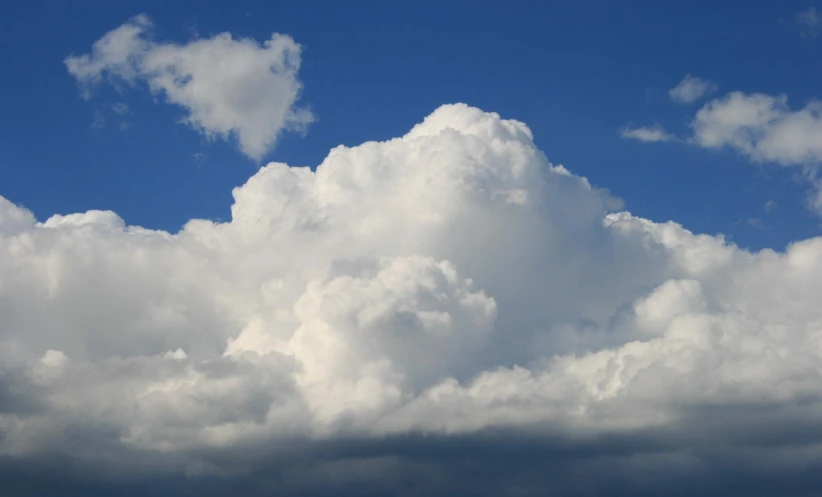 clouds in the sky during a sunny day