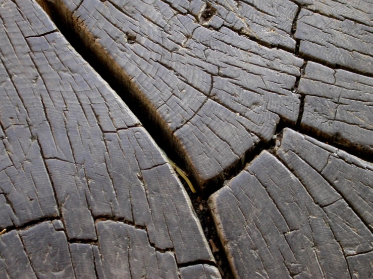 wood planks are arranged in the form of a heart