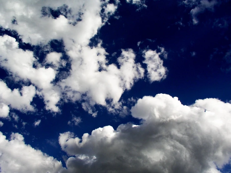 an image of the sky with clouds in it