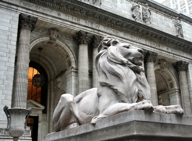 a large stone lion is sitting on a building