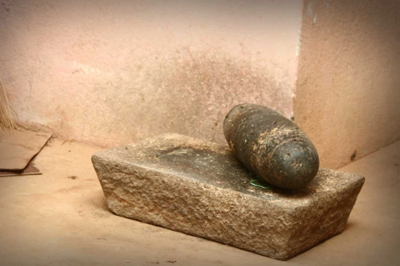 an image of some kind of rock with an object inside