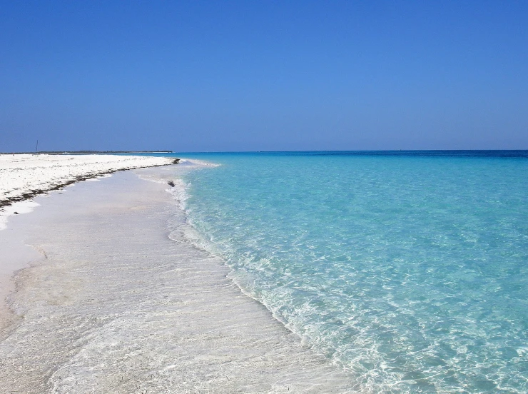 an image of the beach in the ocean