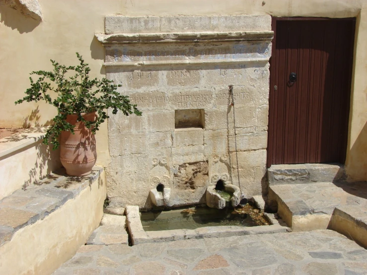 a small house with a water source is in the courtyard