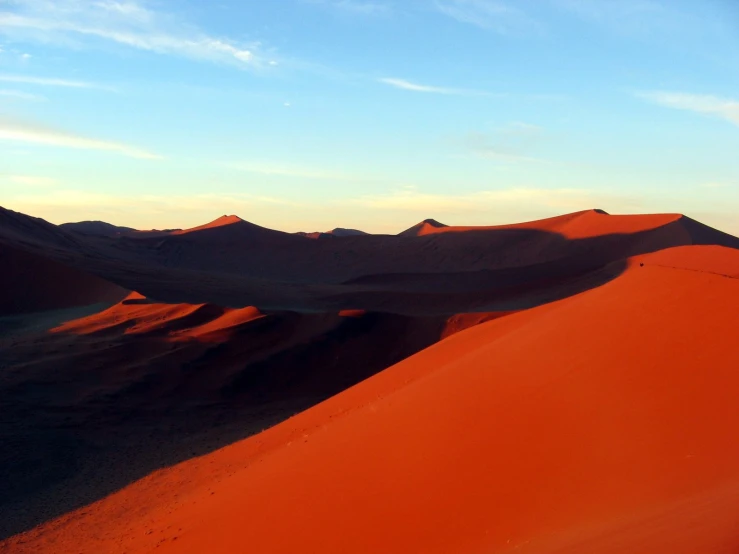 a wide expanse of sand sits in the desert