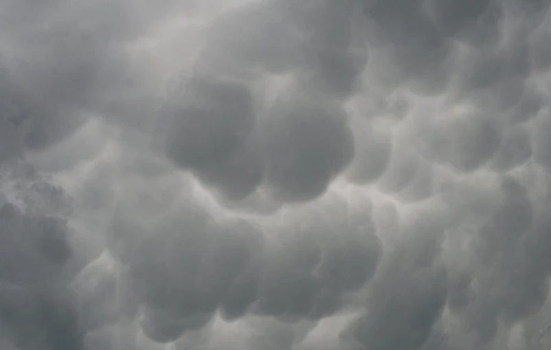 some very nice gray and dark clouds on a cloudy day