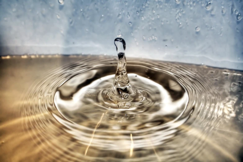 a po of an interesting effect of water being reflected on the surface