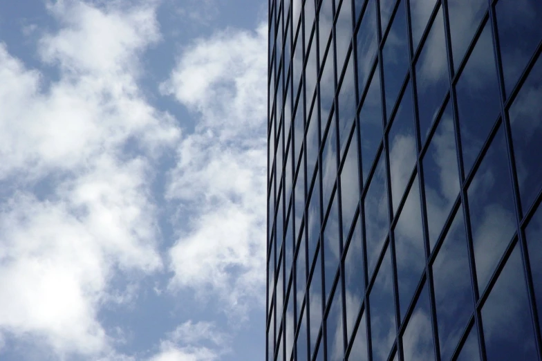 a clear blue sky with many clouds in the background