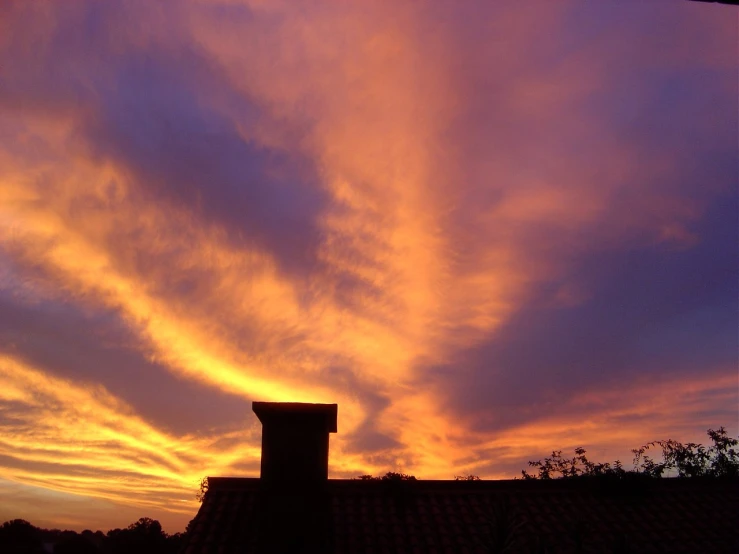 the sky is shown during this evening sunrise