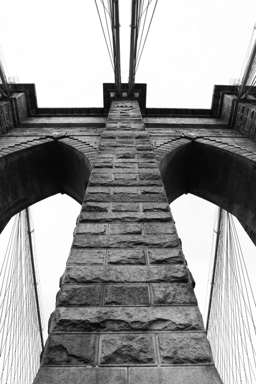 an old looking view of the manhattan bridge