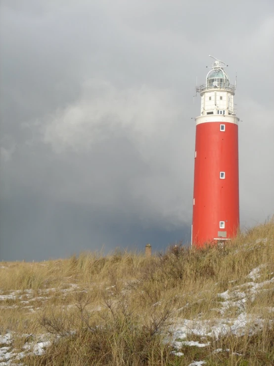 the red light house is surrounded by tall grass