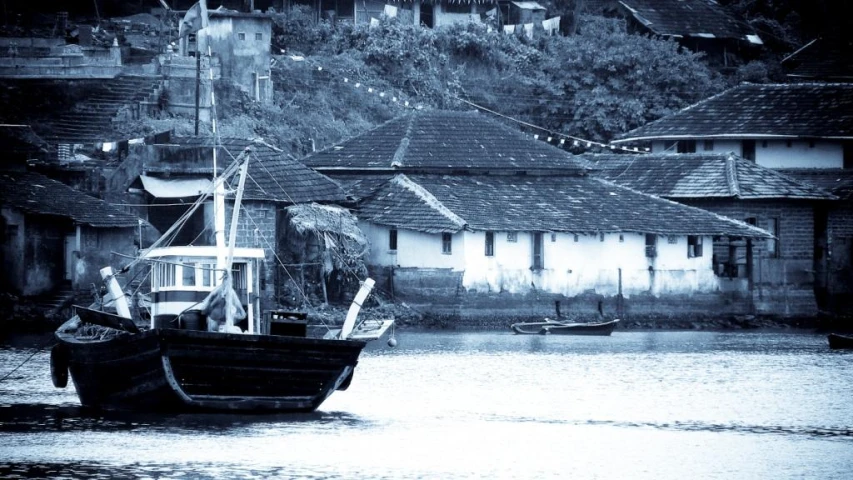 a boat traveling through the water near buildings