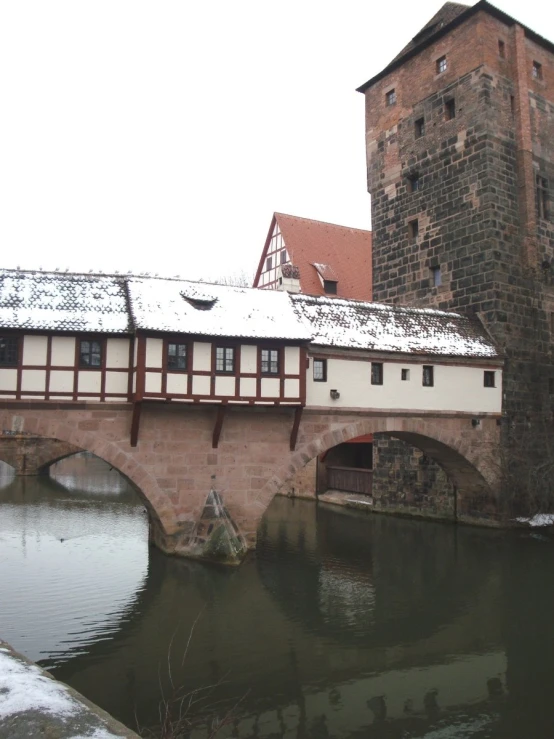 a bridge is over the water in front of a building