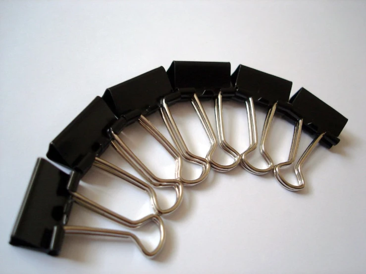 six pairs of black scissors are sitting next to each other