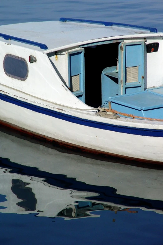 a boat that is floating on some water