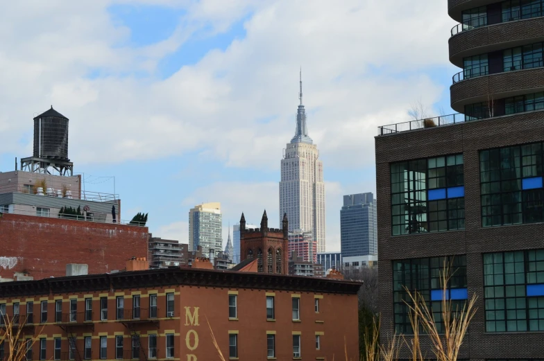 the city skyline is seen in this cloudy sky