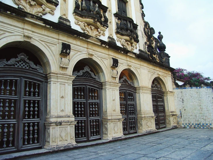 old buildings are lined up together in a line