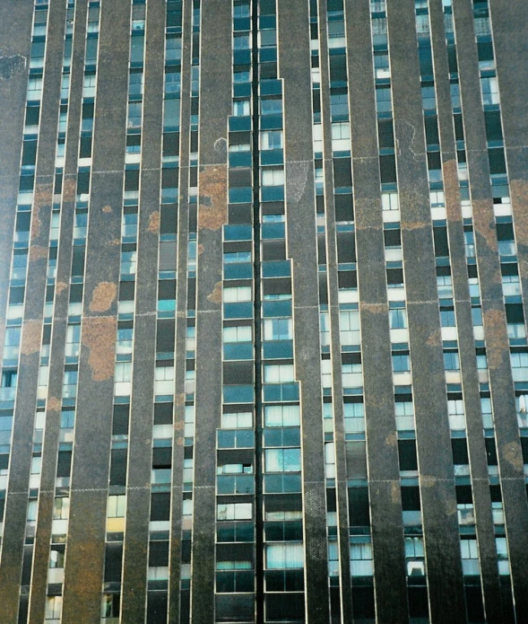 a tall building with many windows has soing painted on the side