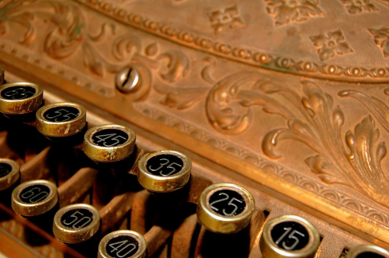 an old style organ with keys and numbers