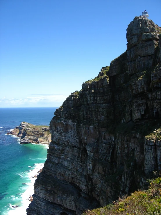 a mountain overlooking the ocean is rocky