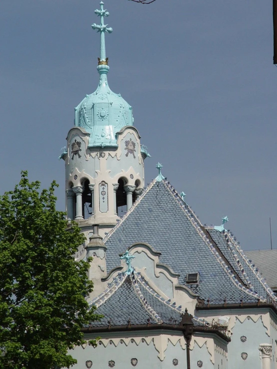 the dome and steeple of the building are light blue