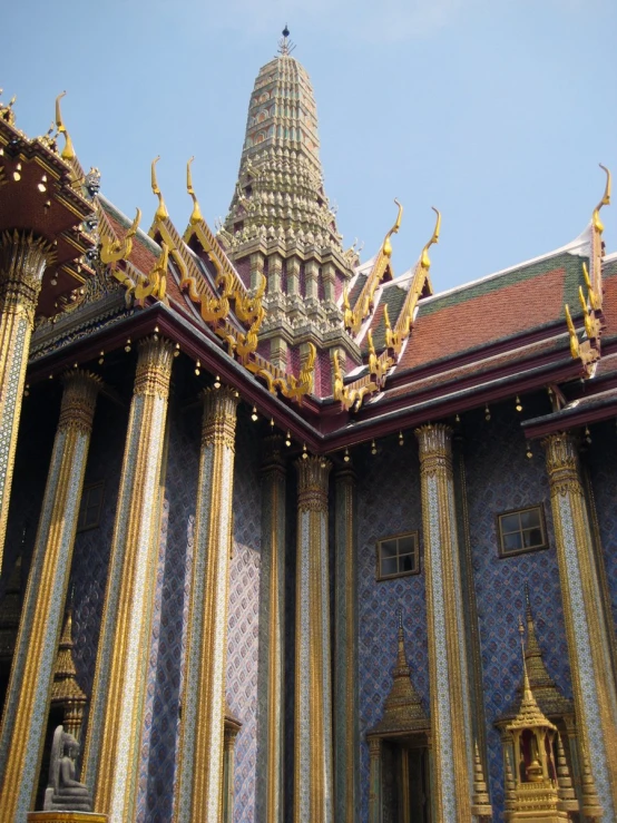 a large ornate building that has some golden decorations