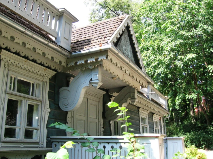 an ornate house with many windows and a balcony