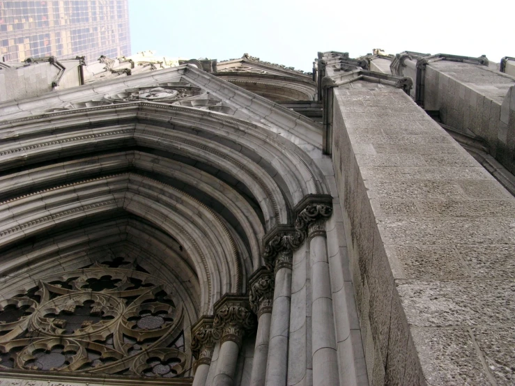 a large building that has a very long entrance