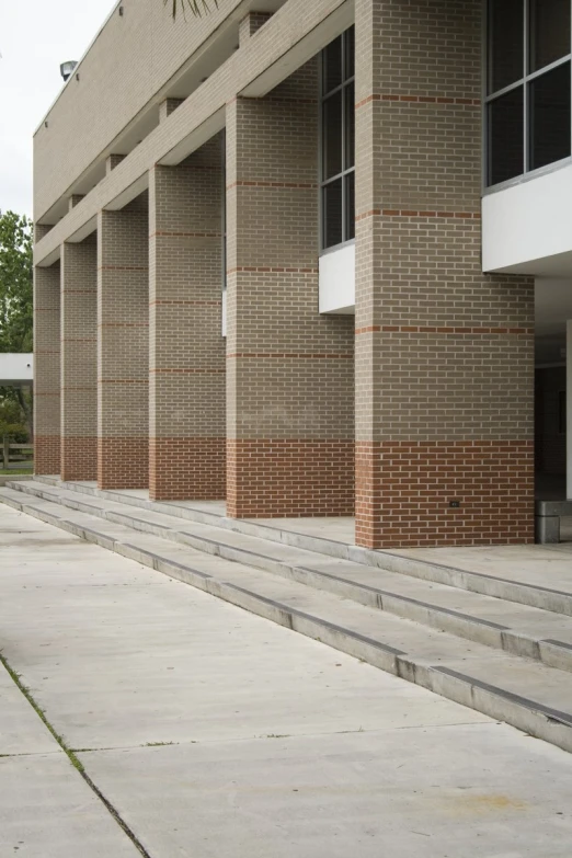 a bench sitting on the side of a building