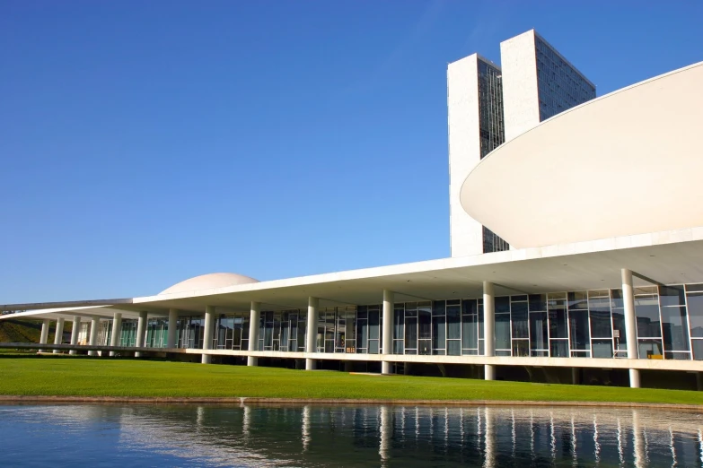 a water pond is in front of some architecture