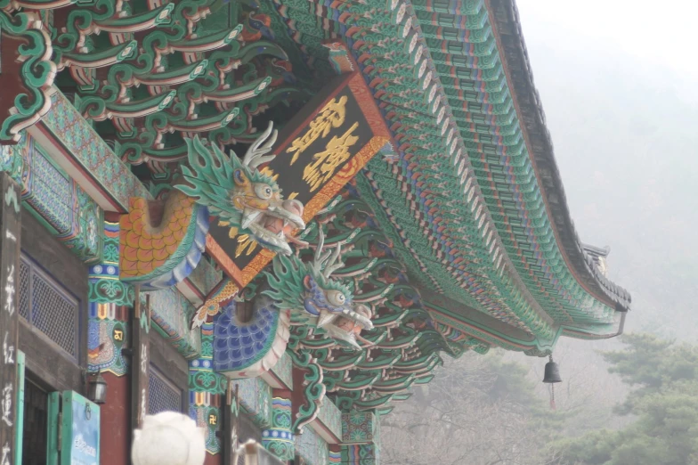 a chinese style building with many dragon decorations