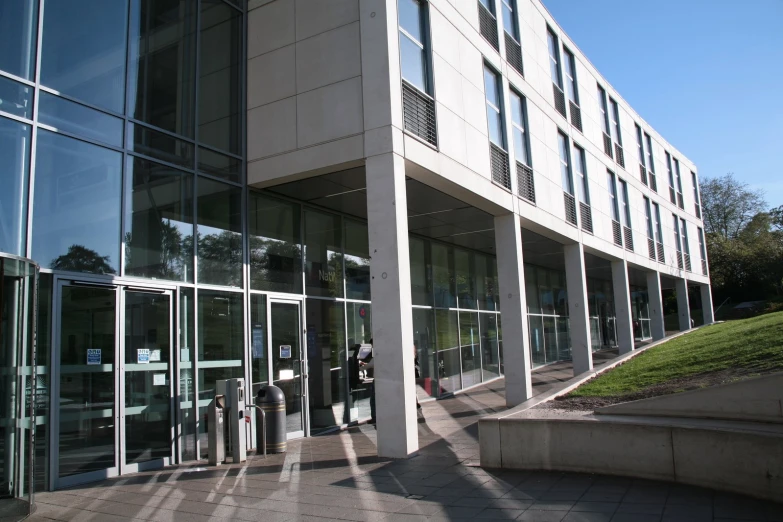 people with suitcases enter into the large building