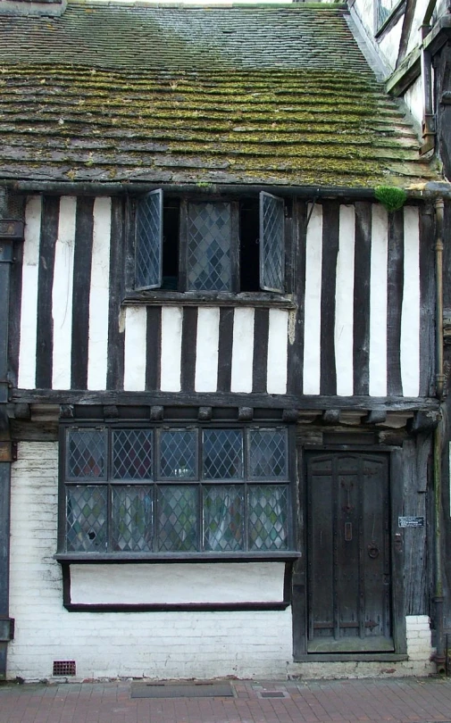 an old building with a few black and white stripeed doors