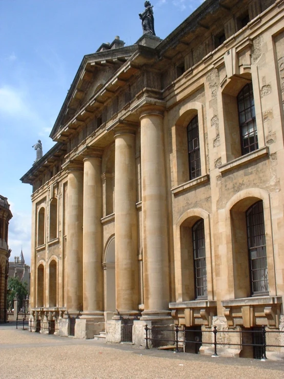 an old building is sitting in the middle of an empty square