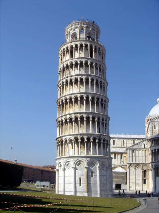 the leaning tower of pisa against a blue sky