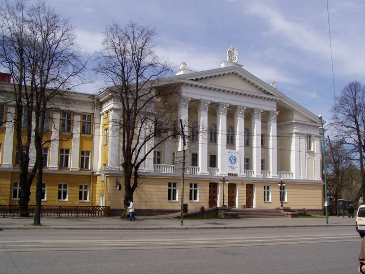a large white building with many columns on the top