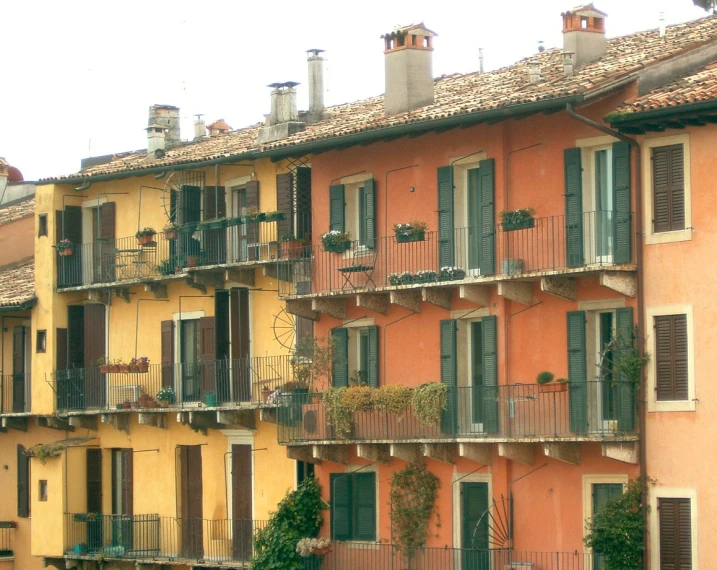 several old buildings are next to each other