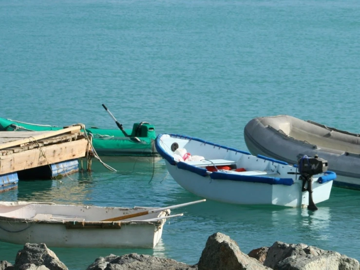 some small boats that are in the water