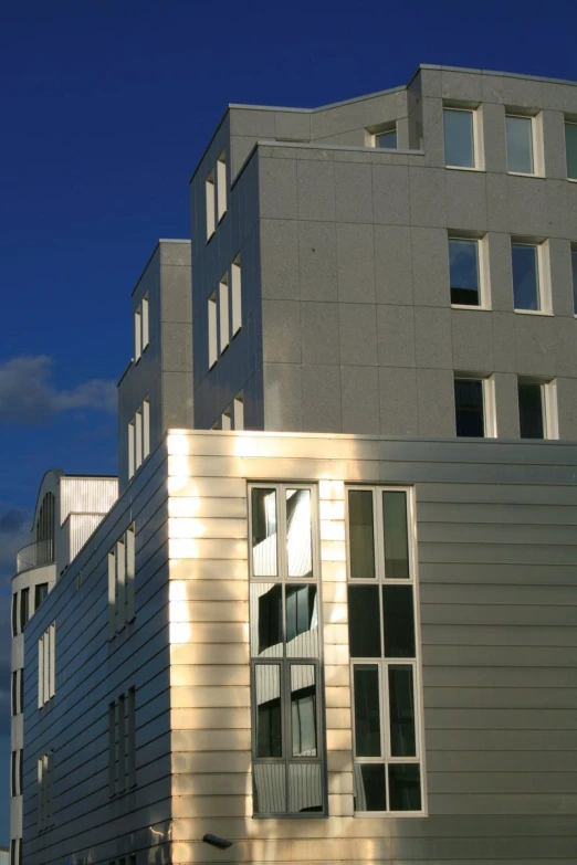 the corner of a building that has several windows