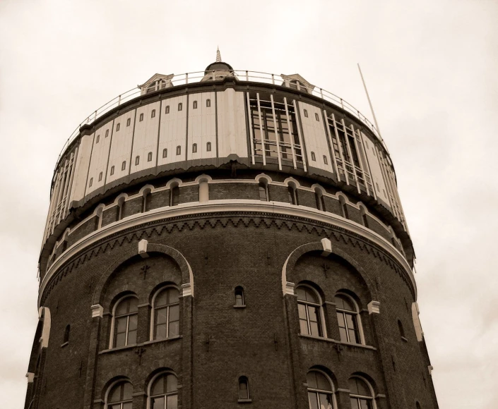 an old building has some windows on top