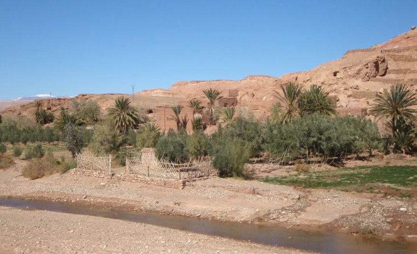 the desert is home to some sort of ancient house