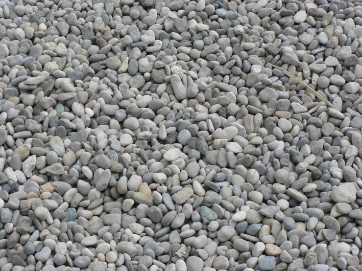 this is a close up of some rocks